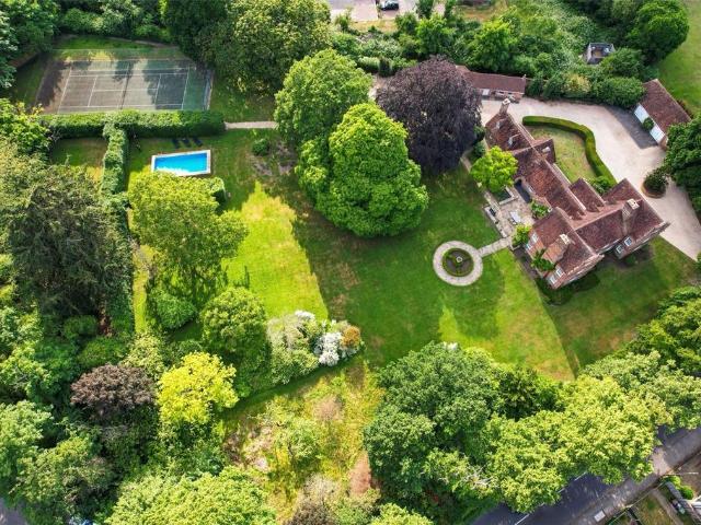 10 bedroom detached house for sale