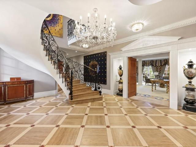 8 bedroom detached house for sale