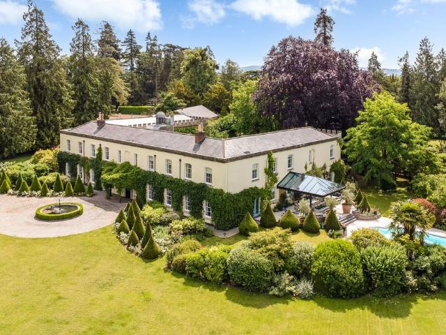 8 bedroom detached house for sale