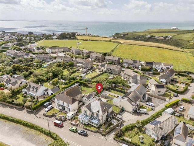 8 bedroom detached house for sale