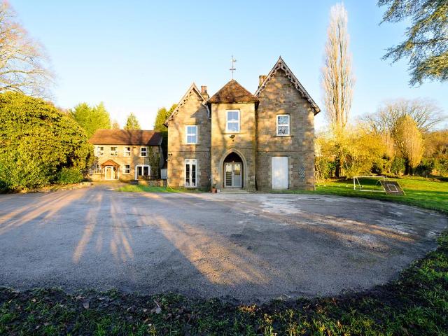8 bedroom detached house for sale