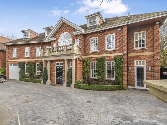 8 bedroom detached house for sale
