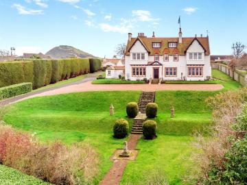 8 bedroom detached house for sale