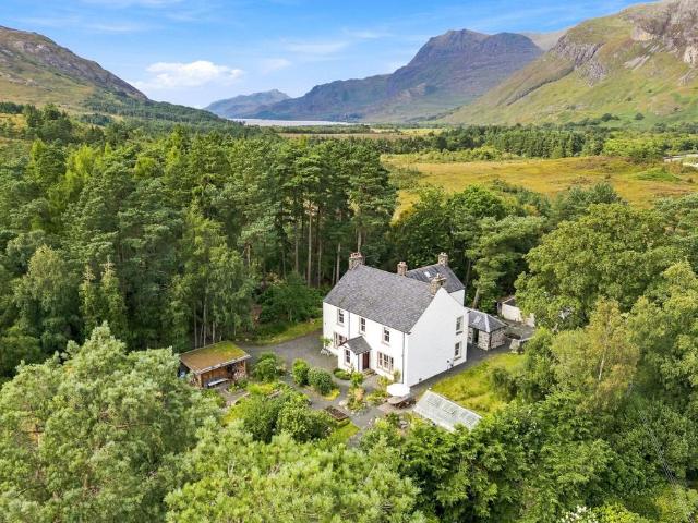8 bedroom detached house for sale