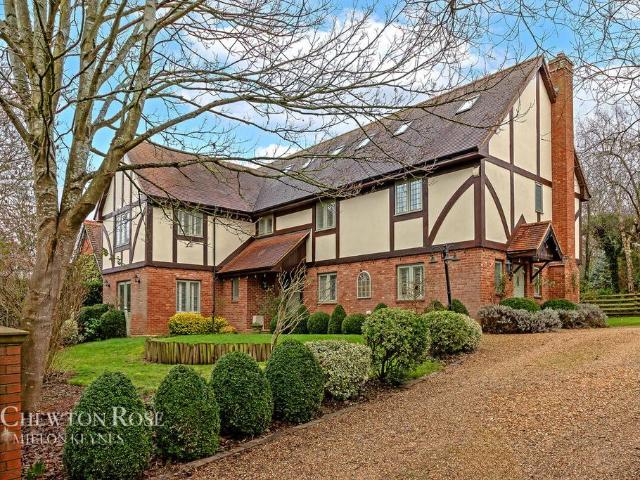 8 bedroom detached house for sale