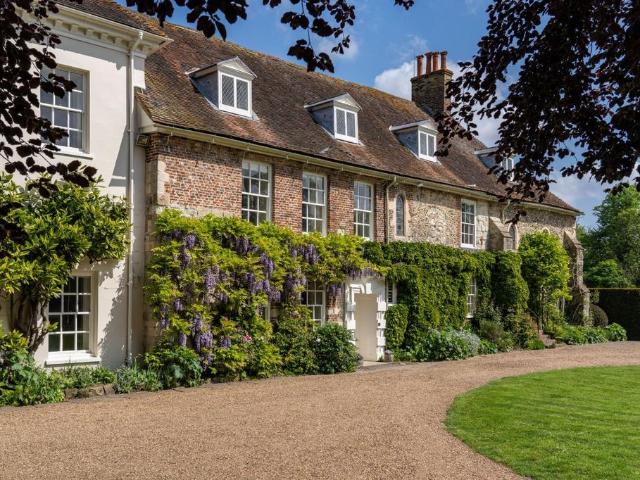 8 bedroom detached house for sale