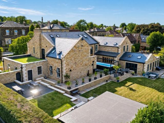 8 bedroom detached house for sale