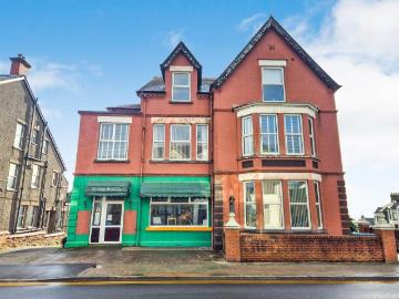 8 bedroom detached house for sale