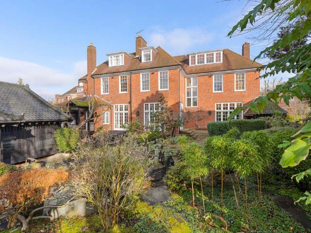 8 bedroom detached house for sale