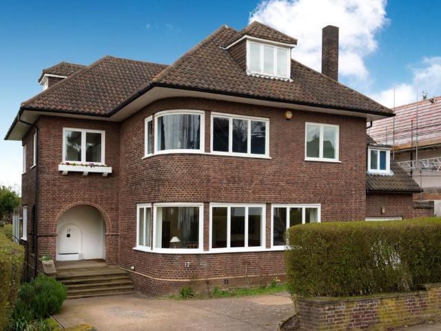 8 bedroom detached house for sale