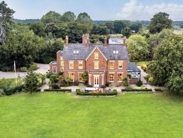 8 bedroom detached house for sale