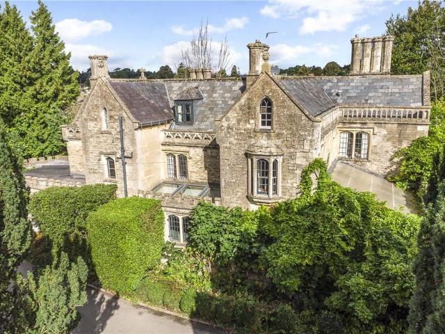 8 bedroom detached house for sale