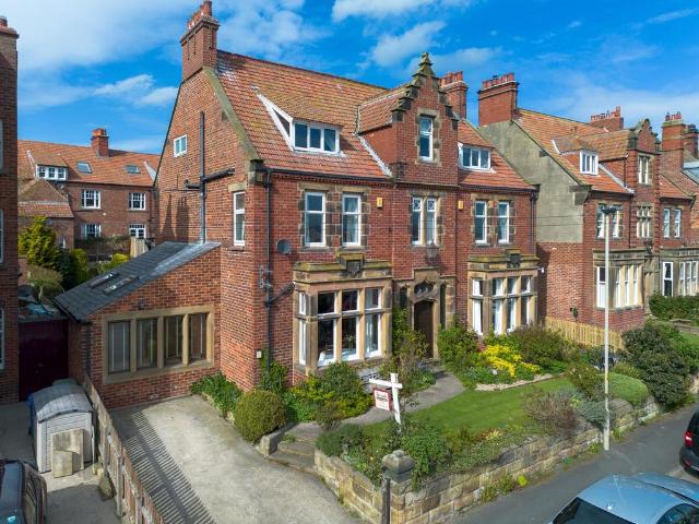 8 bedroom detached house for sale