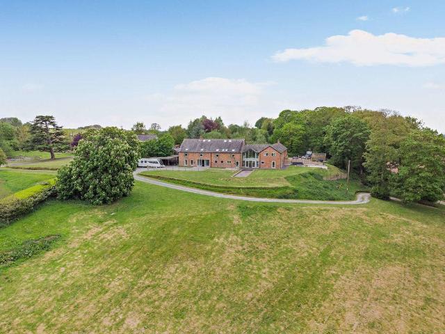 8 bedroom detached house for sale