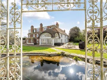 8 bedroom detached house for sale