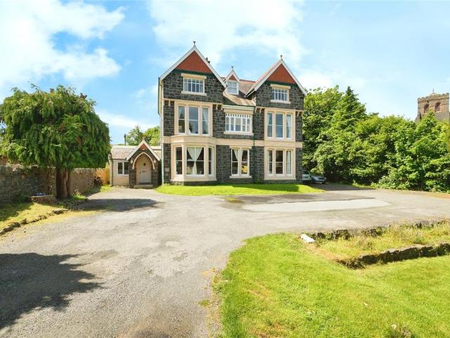 8 bedroom detached house for sale