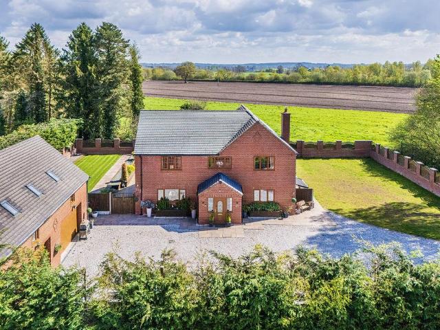 8 bedroom detached house for sale