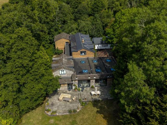 8 bedroom detached house for sale