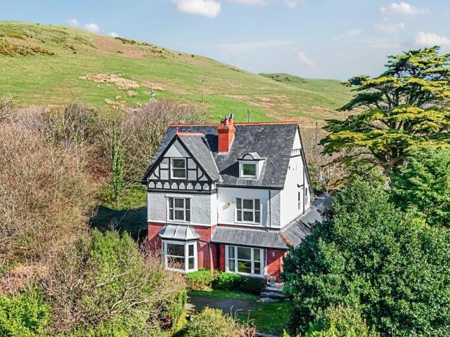 8 bedroom detached house for sale