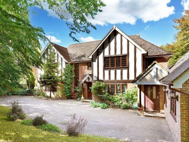 8 bedroom detached house for sale