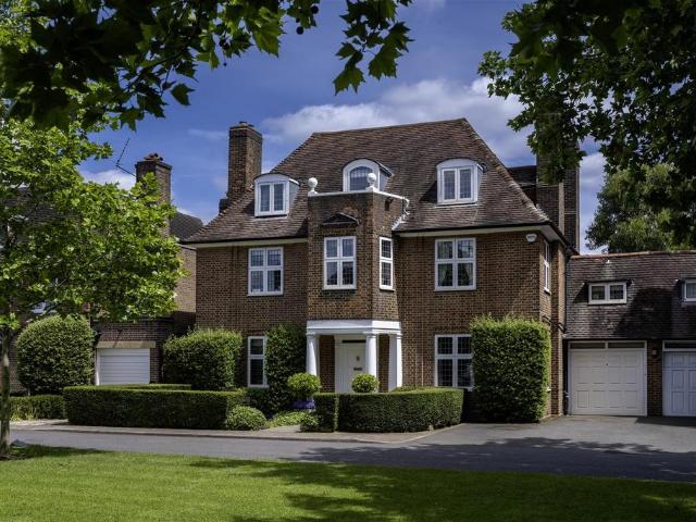 8 bedroom detached house for sale