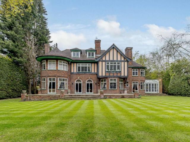 8 bedroom detached house for sale