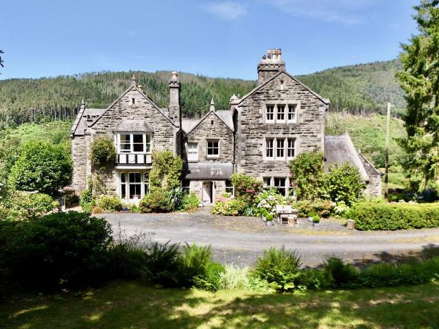 8 bedroom detached house for sale