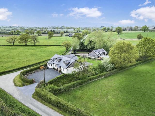 8 bedroom detached house for sale