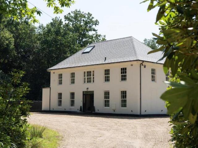 8 bedroom detached house for sale