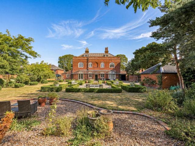 8 bedroom detached house for sale