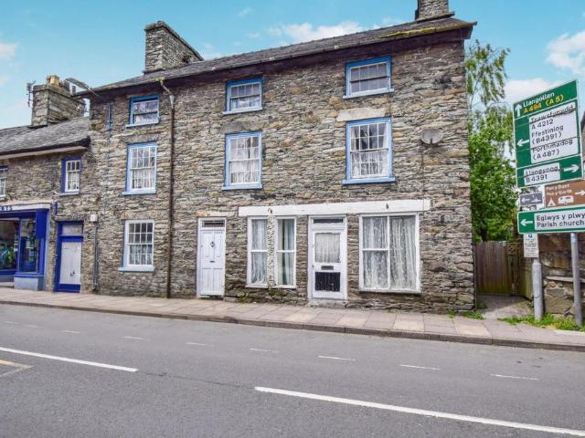 8 bedroom detached house for sale