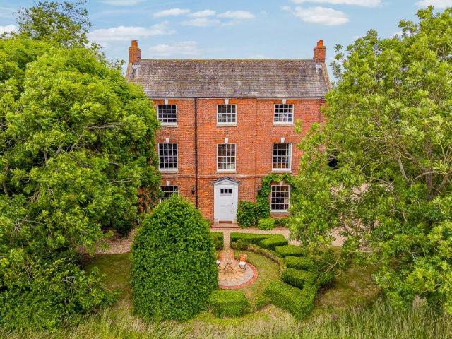 8 bedroom detached house for sale