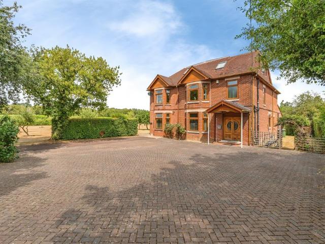 8 bedroom detached house for sale