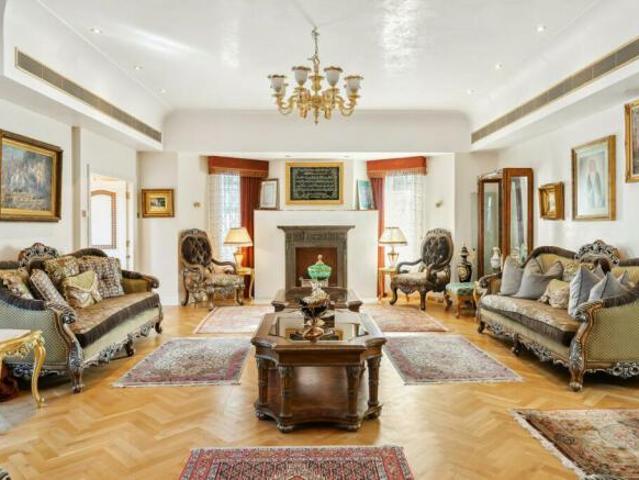 8 bedroom detached house for sale