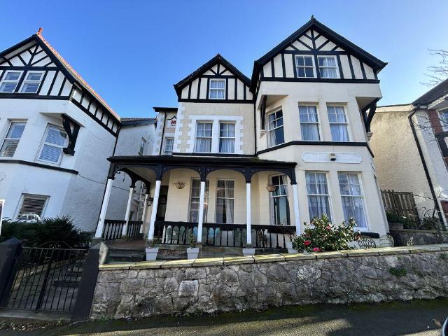 8 bedroom detached house for sale