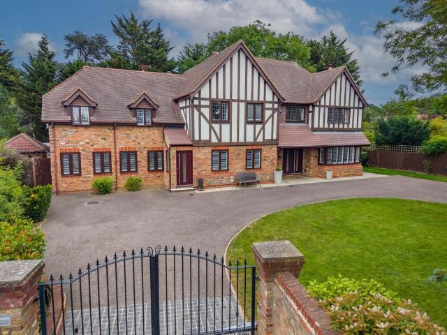 8 bedroom detached house for sale