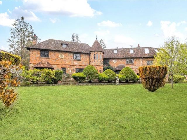 8 bedroom detached house for sale