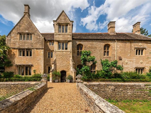 8 bedroom detached house for sale