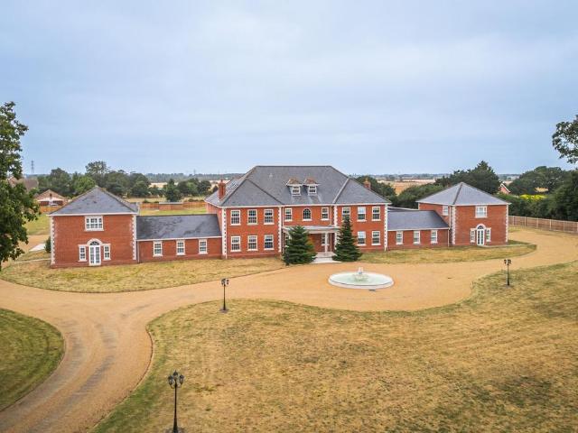 8 bedroom detached house for sale