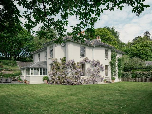 8 bedroom detached house for sale