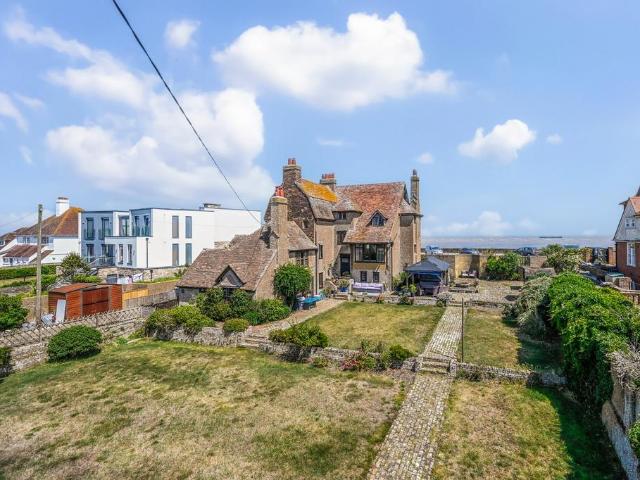 8 bedroom detached house for sale