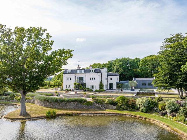 8 bedroom detached house for sale