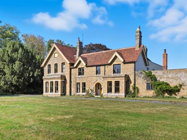 8 bedroom detached house for sale