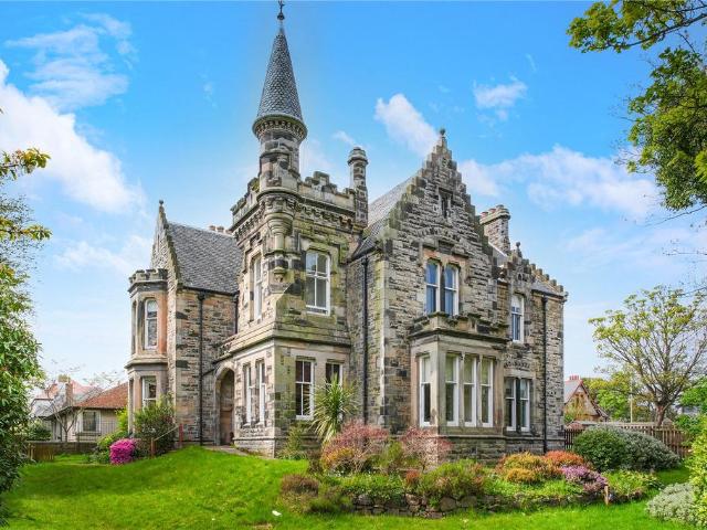 8 bedroom detached house for sale