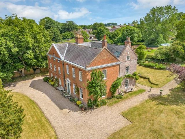 8 bedroom detached house for sale