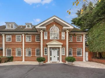 8 bedroom detached house for sale