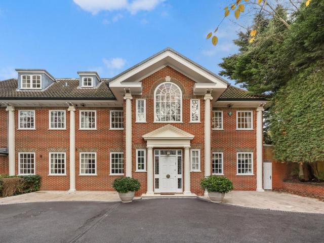 8 bedroom detached house for sale