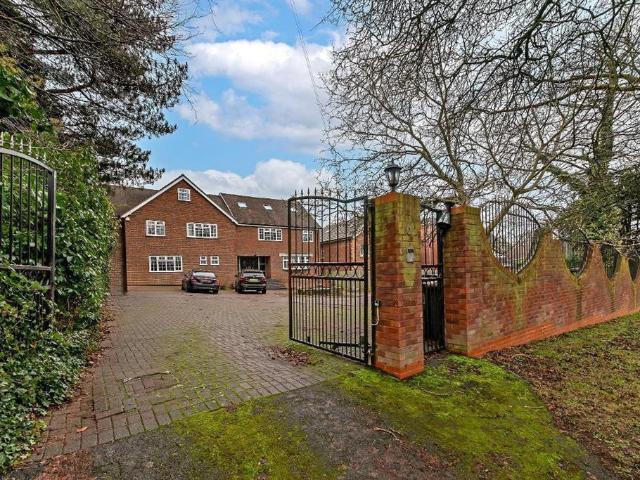 8 bedroom detached house for sale