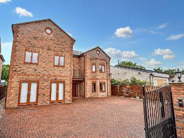 8 bedroom detached house for sale