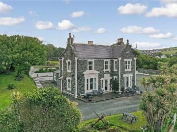 8 bedroom detached house for sale